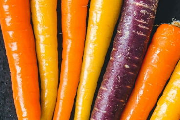 a-bunch-of-carrots-are-on-a-tray.jpg a bunch of carrots are on a tray